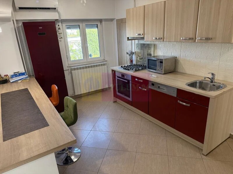 Vanzare apartament 3 camere in rondul Alba iulia, cu 2 parcari
